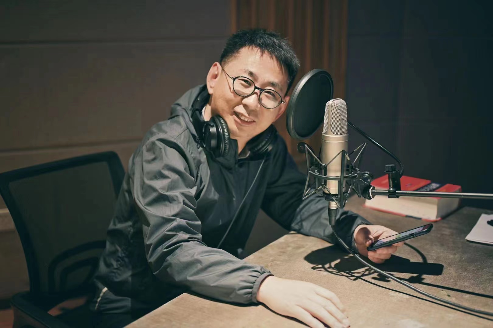  p>周扬,1974年11月出生于黑龙江哈尔滨,著名配音演员,朗诵解说艺术家