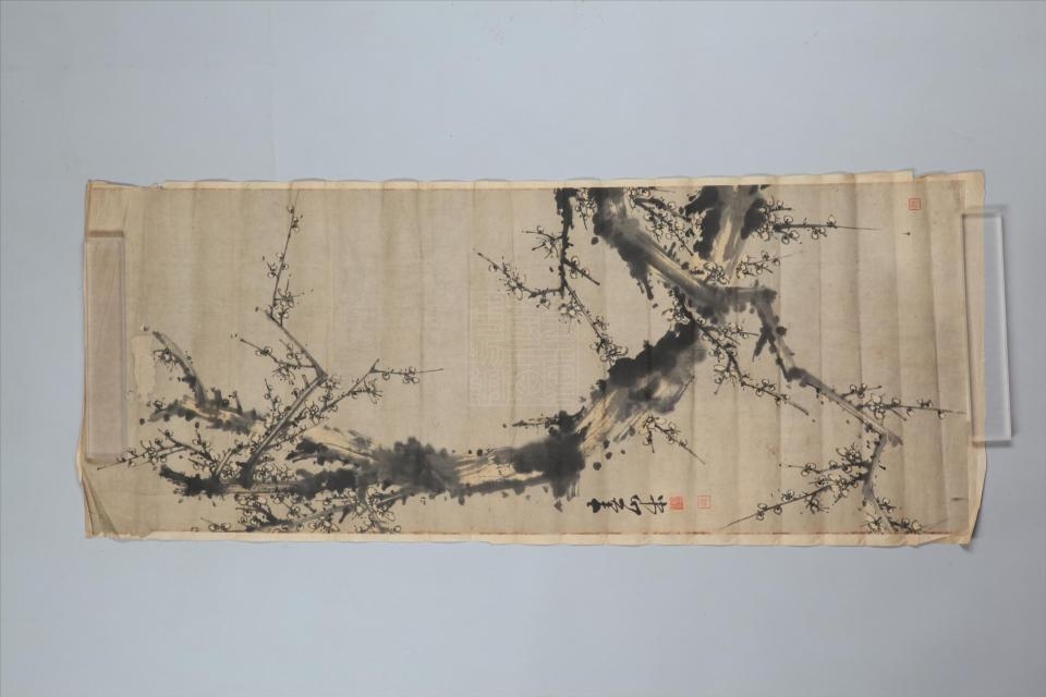 清胡春山梅花条幅