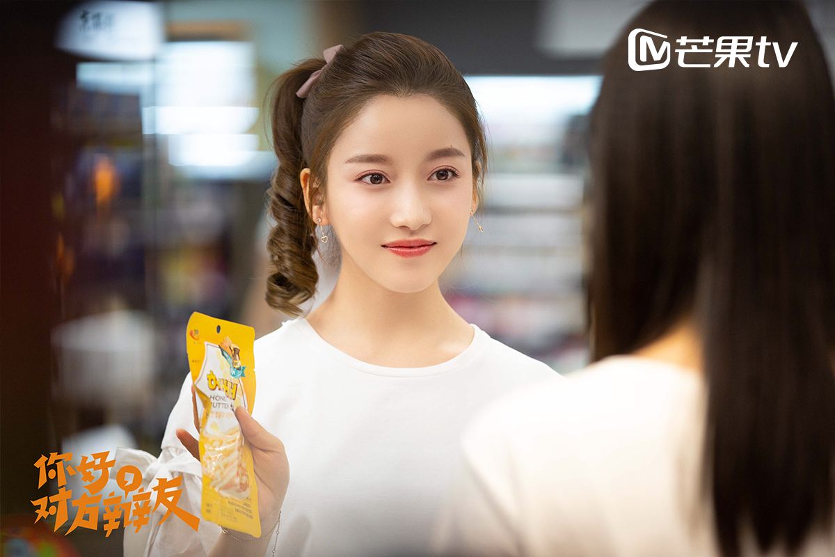  p>姜贞羽,原名刘垚昕,1996年12月30日出生于云南省昭通市,中国内地