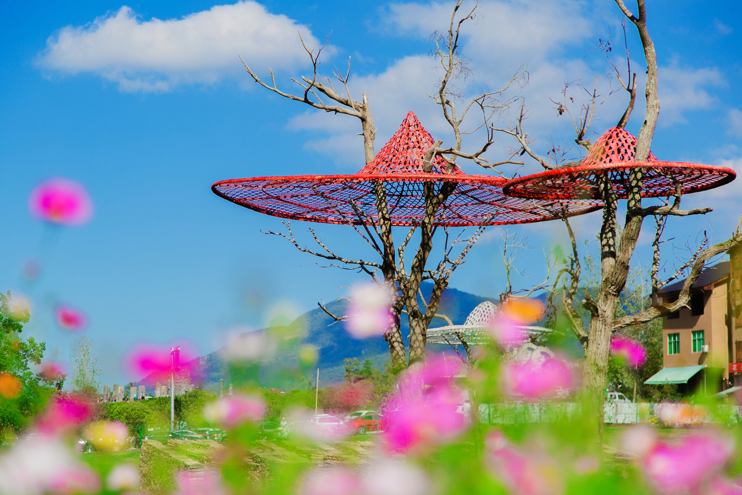  p>酉阳叠石花谷景区位于酉阳县板溪镇,距县城12公里.