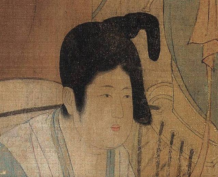  p data-id="gnywsjr3z2">堕马髻是始于汉代的一种发髻形式,据《五行