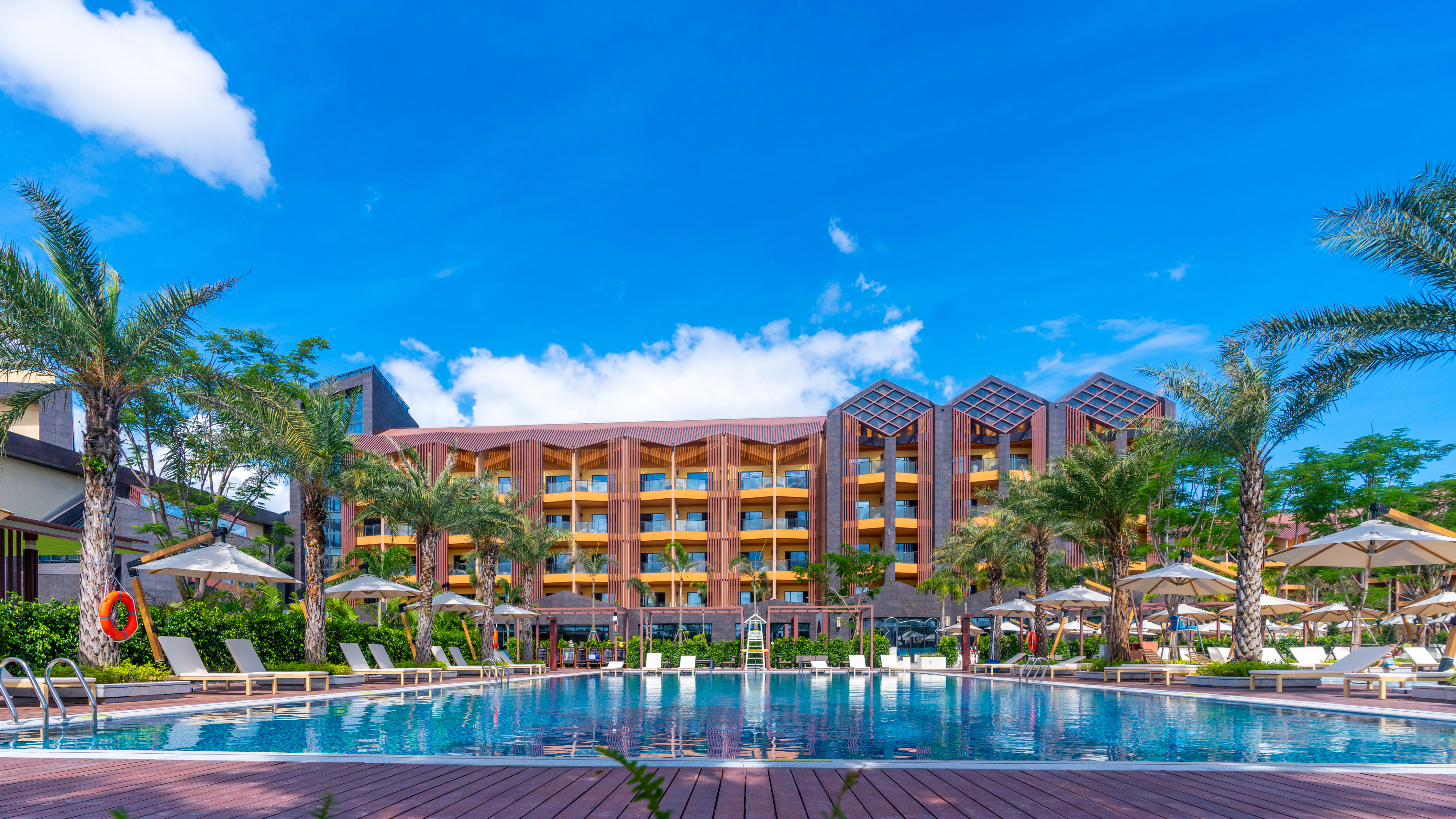 厦门方特旅游度假区是一个包含主题乐园,主题演艺,度假酒店等相关配套