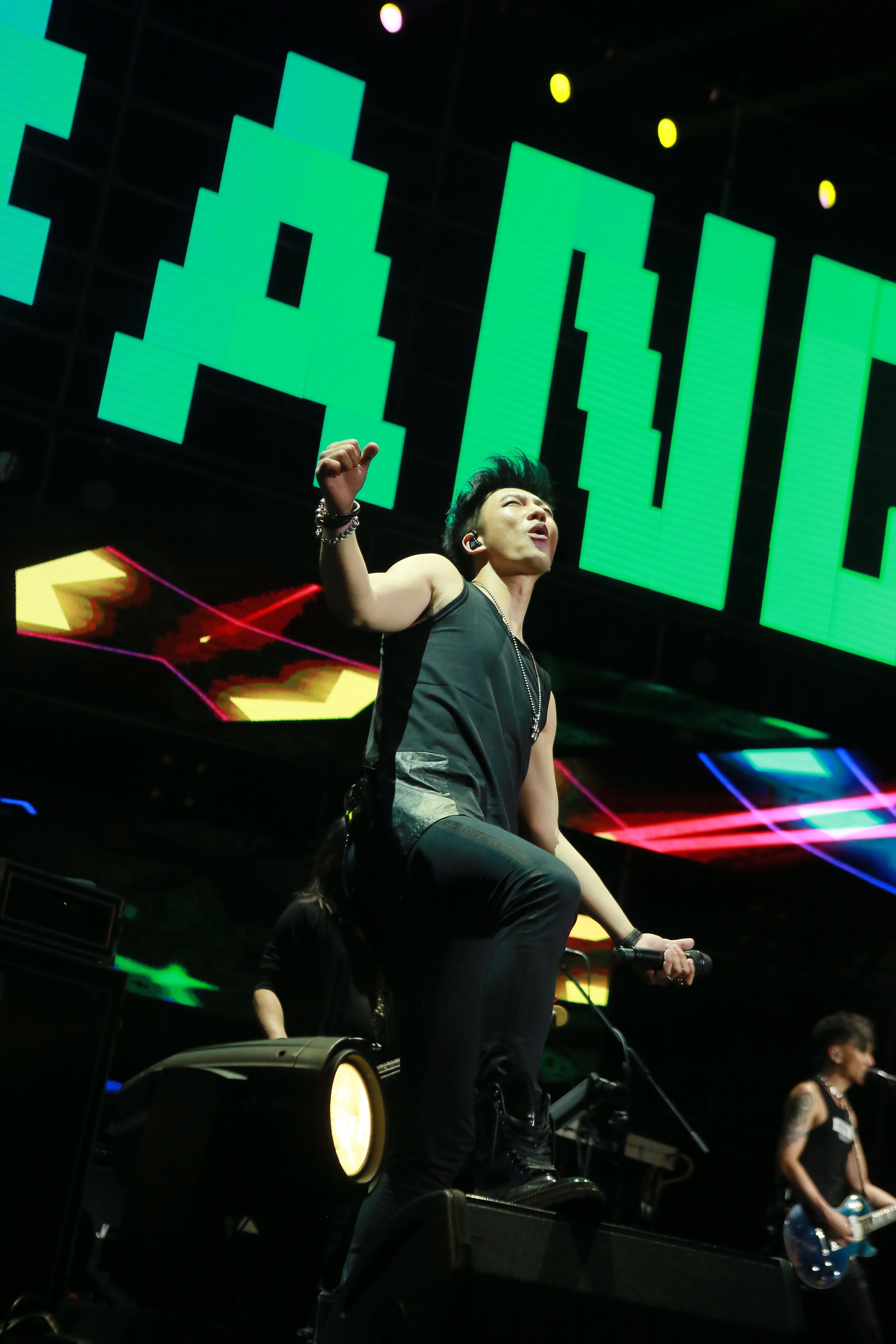  p>刘飞鸣,原名刘文杰,1982年5月8日出生于贵州省