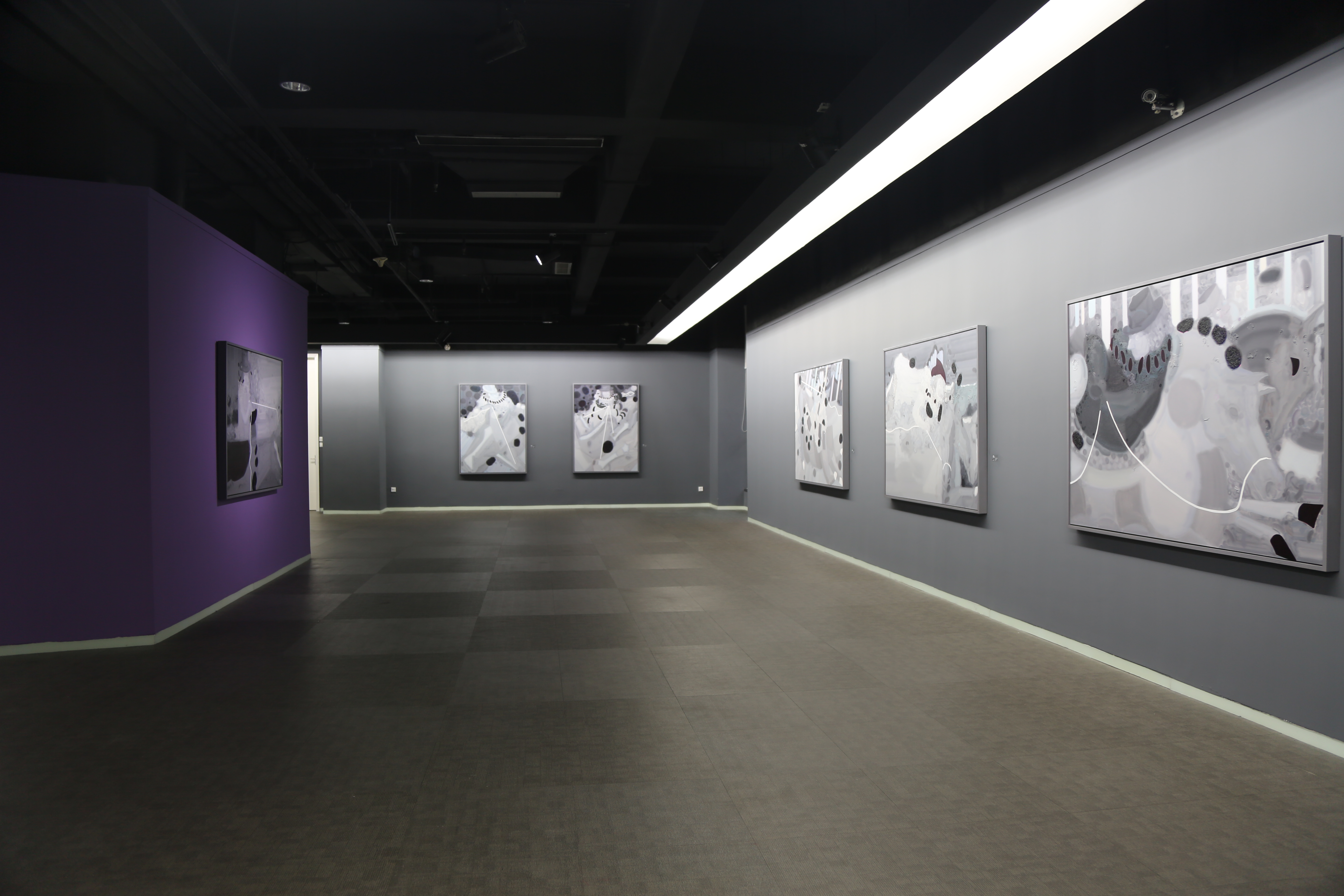 了了阁画廊(了了·艺术传播机构)1999年成立于四川成都,为经营原创