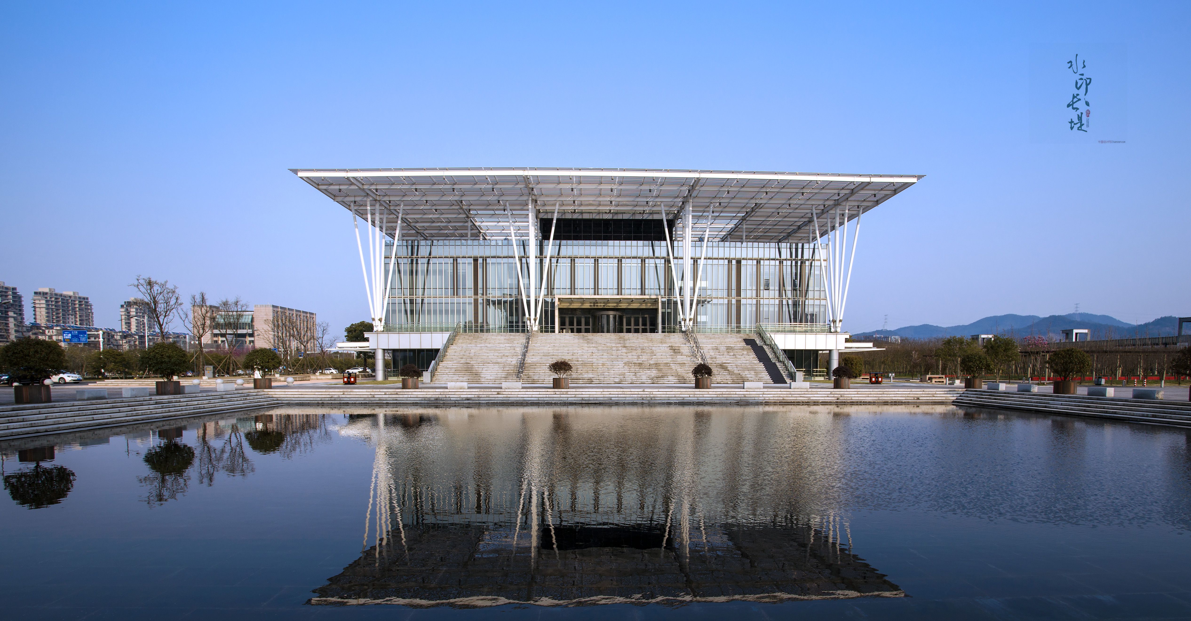  p>德清县图书馆是文化部公布的第三批 a href="#" data-lemmaid="