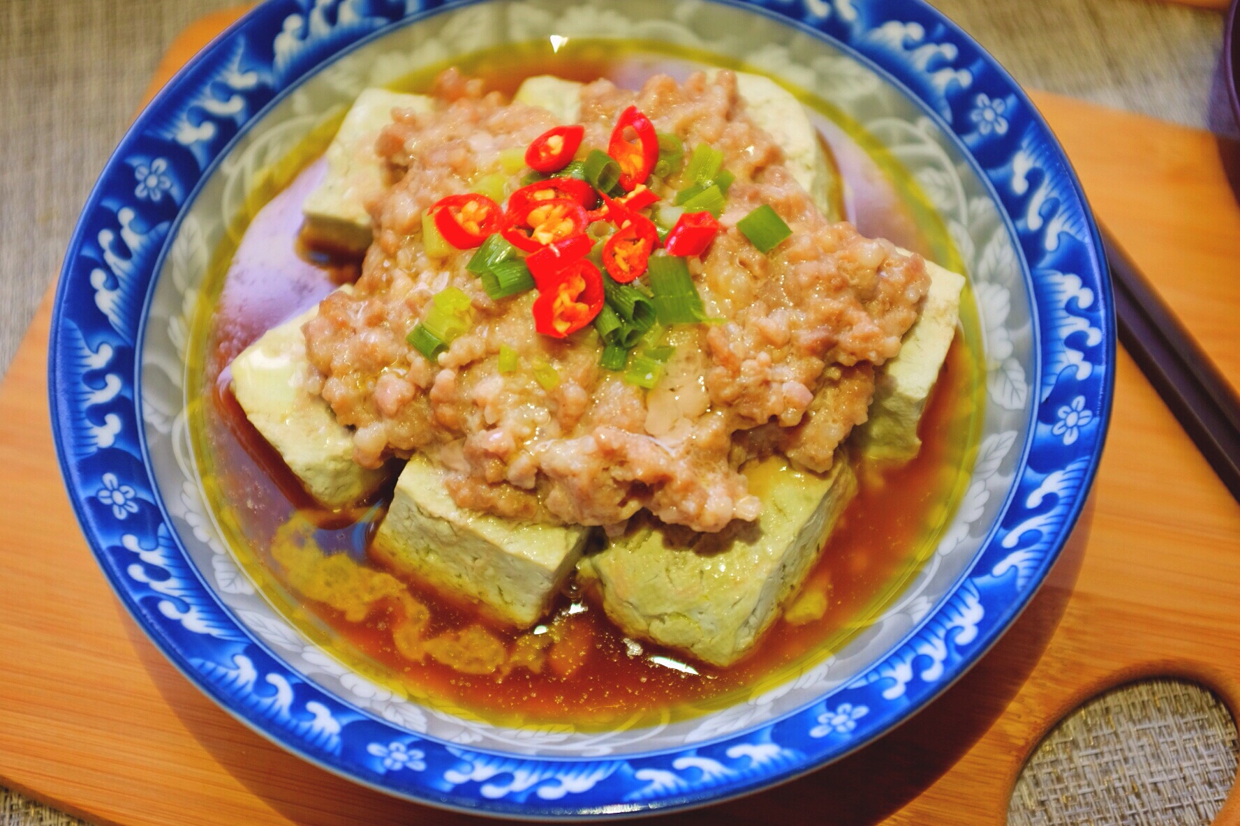 肥肠炖豆腐的家常做法_肥肠臭豆腐的做法视频_豆腐炖肥肠的家常做法