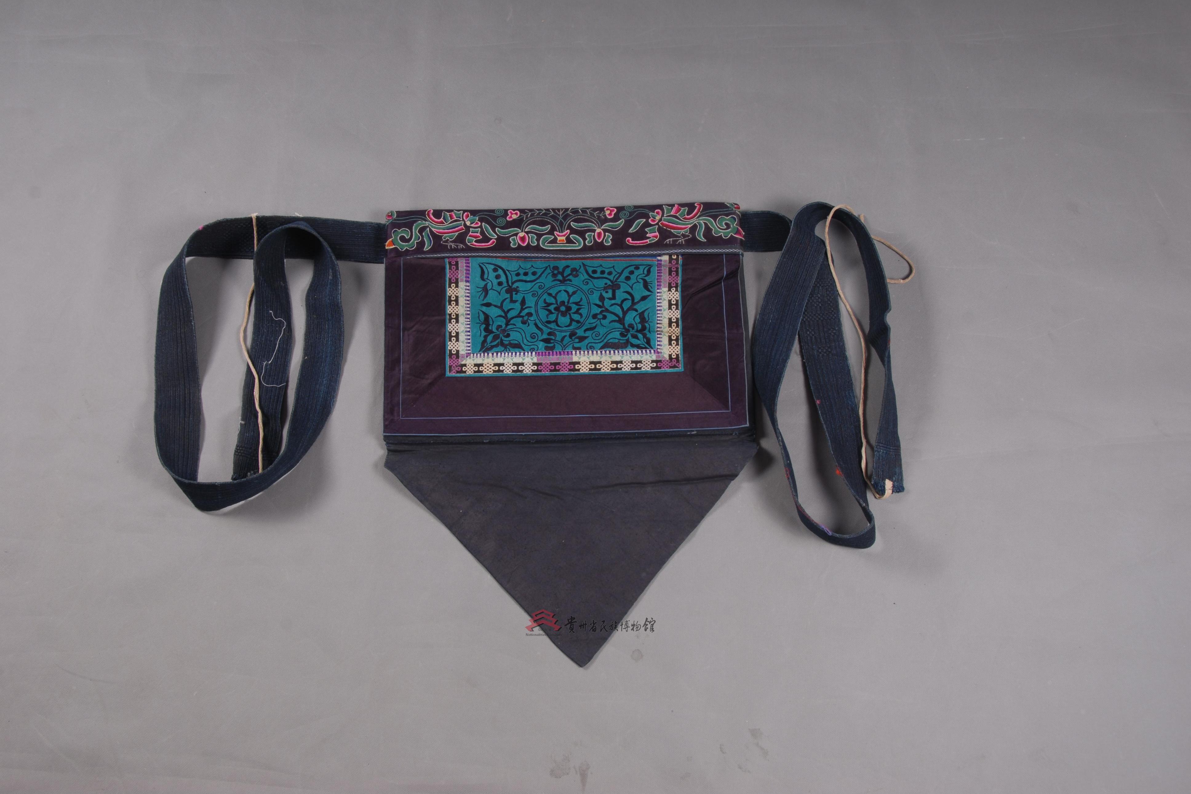 当代安顺苗族紫色布平绣蝶花纹背带