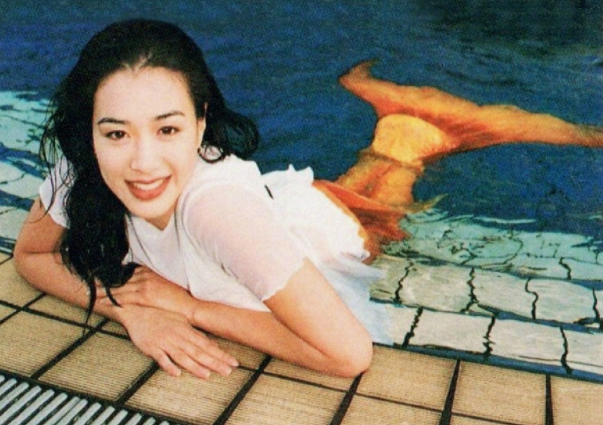  p>《人鱼传说》是罗文执导,郑伊健,钟丽缇主演的爱情奇幻电影.