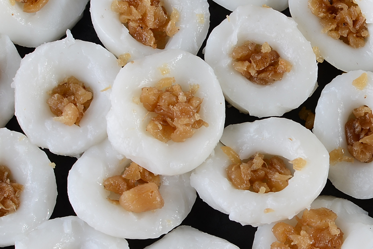  p>水粿也叫粿仔,是广东潮汕地区小吃.