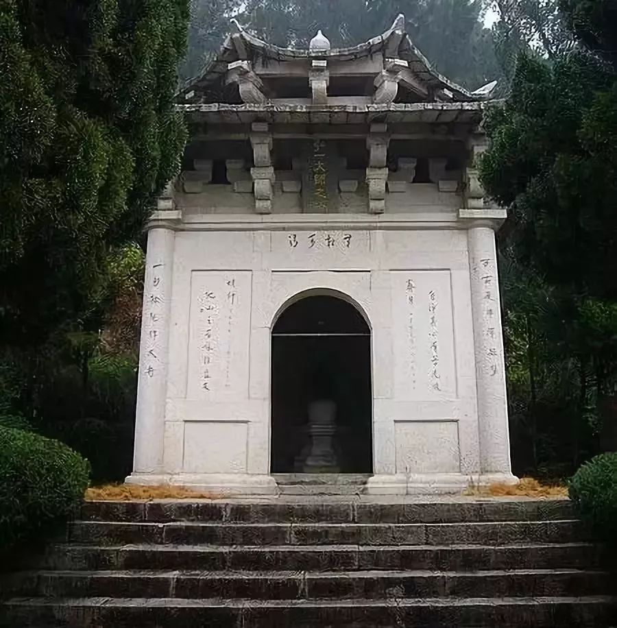 弘一大师舍利塔