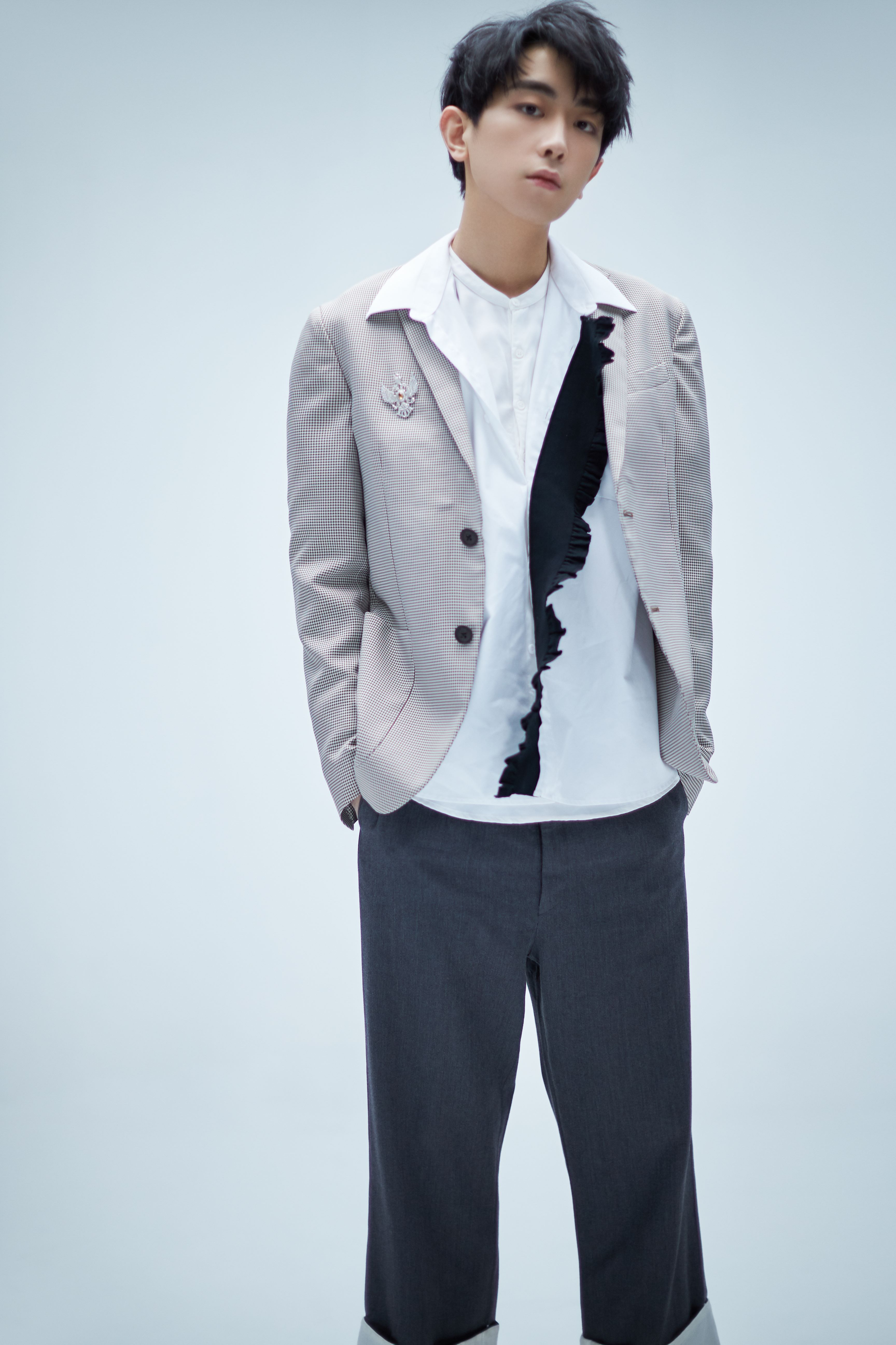 1995年8月10日出生于山东省济南市,中国内地影视男演员,毕业于东北