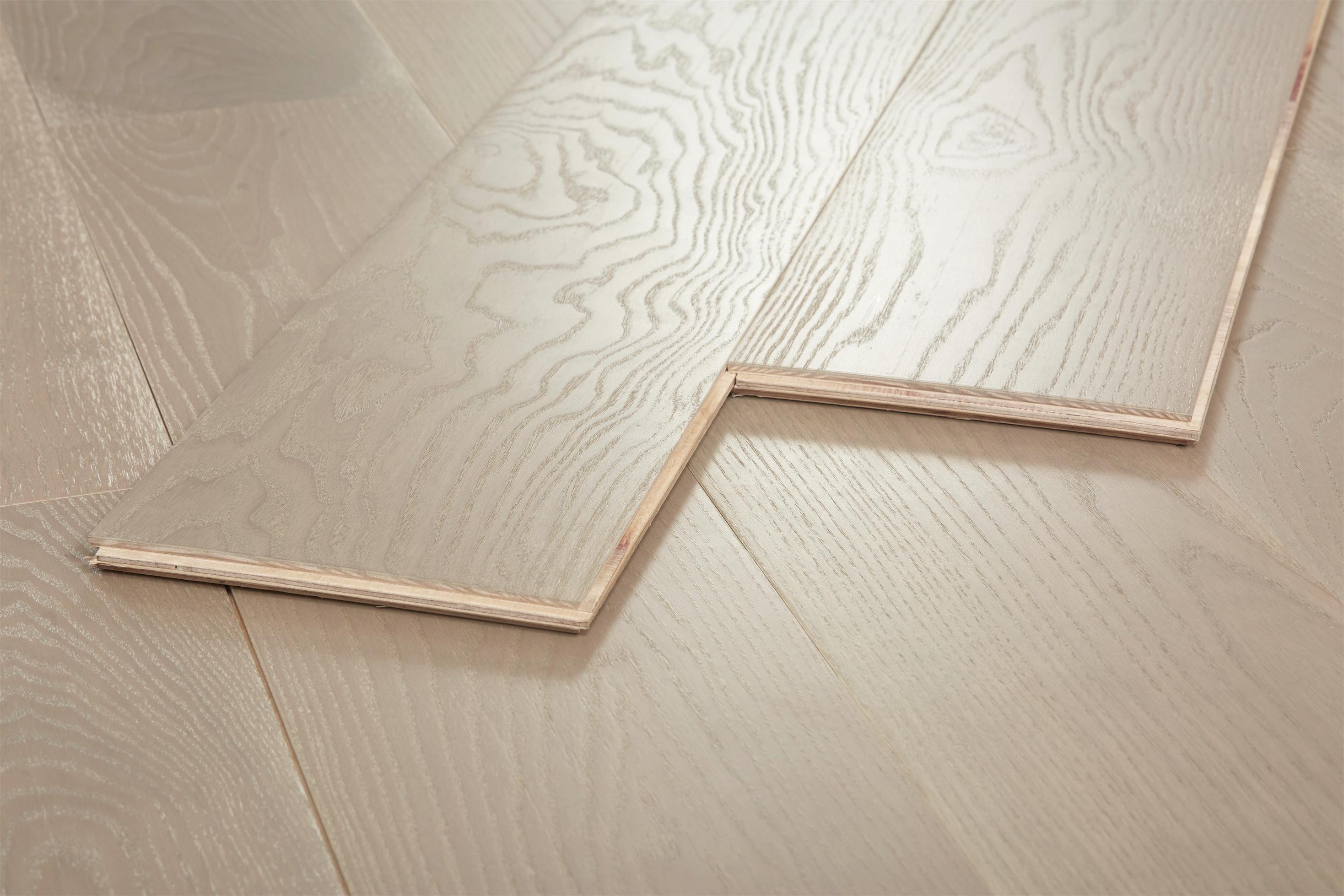 森本专注于现代实木复合地板生产,研发与销售,以欧洲白蜡木三层,多层