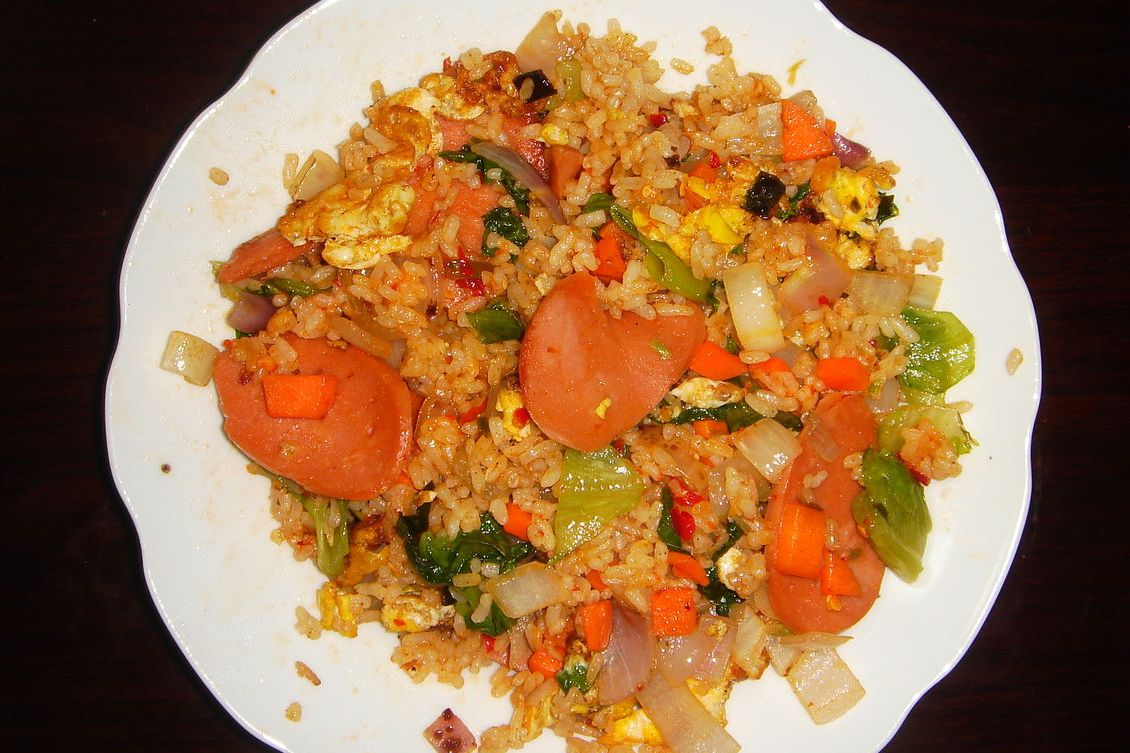 洋葱腊肠咖喱饭