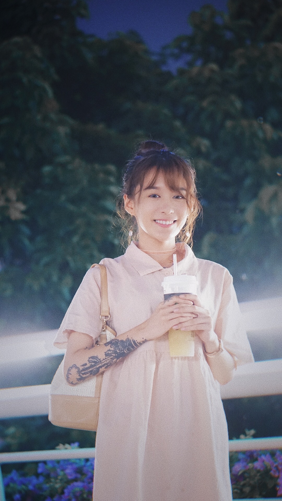  p>木秦,本名雷曜榛,出生于南京,中国内地说唱女歌手.