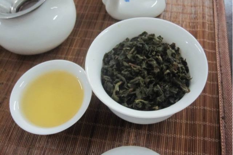  p>冻顶乌龙茶,产地为台湾鹿谷乡凤凰村,永隆村,彰雅村(冻顶巷),茶区
