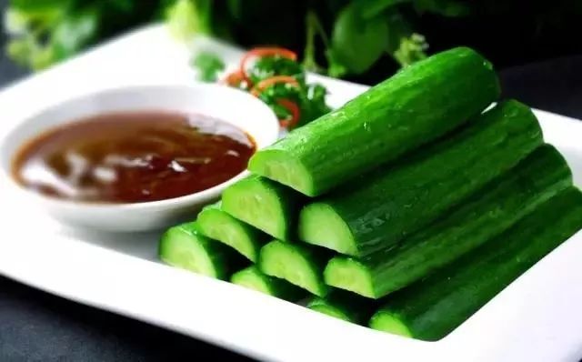 蘸酱小黄瓜