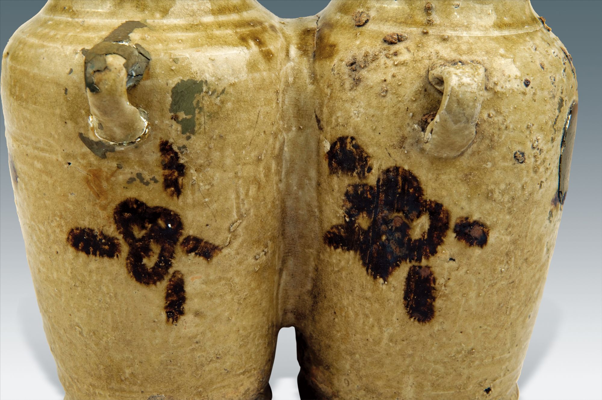 唐代青釉褐彩双联瓷罐