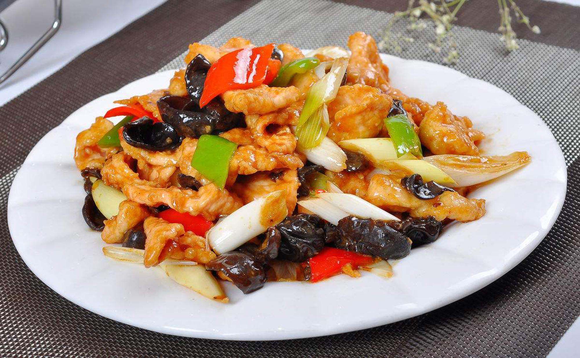 过油肉是中国传统菜肴,在 a target="_blank" href="/item/山西