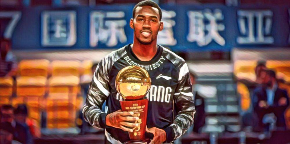 达柳斯·亚当斯