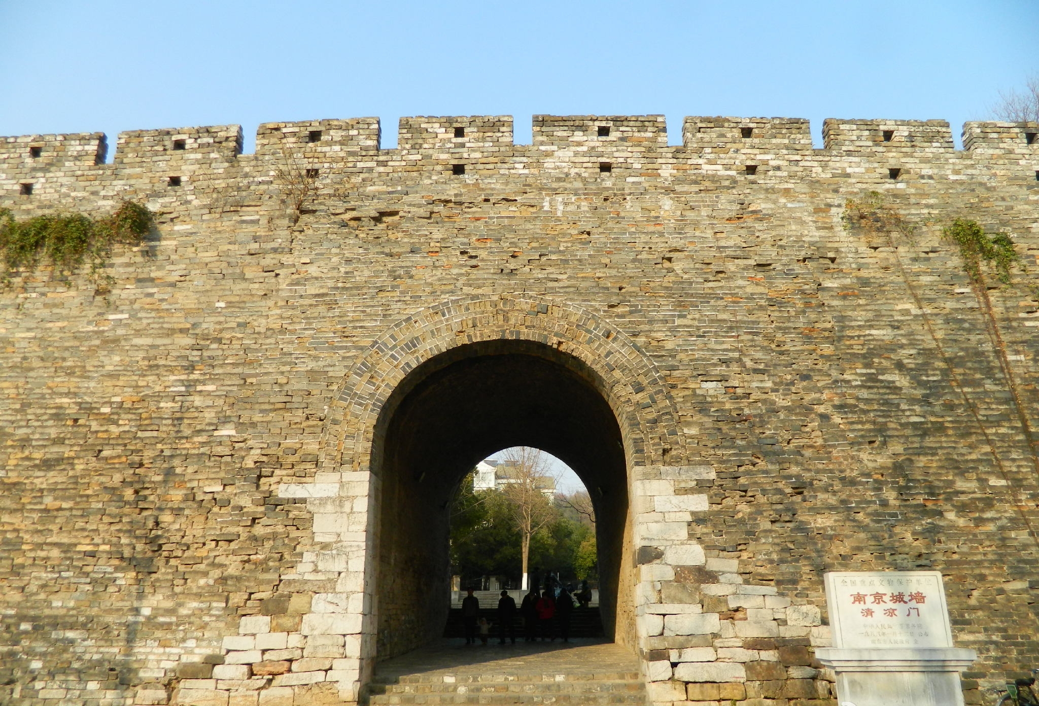 data-id="gnhdco4vo8">清凉门是 a target="_blank" href="/item/南京