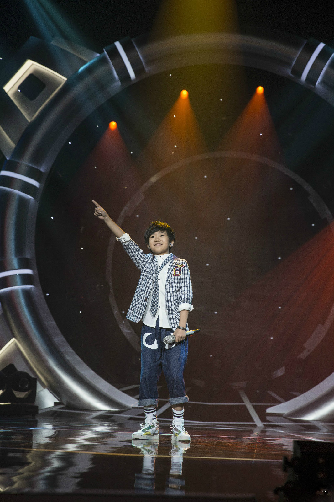 中国新声代第三季 /a>学员,"节奏小子"谢昊轩时尚潮流的苏格兰裙搭配