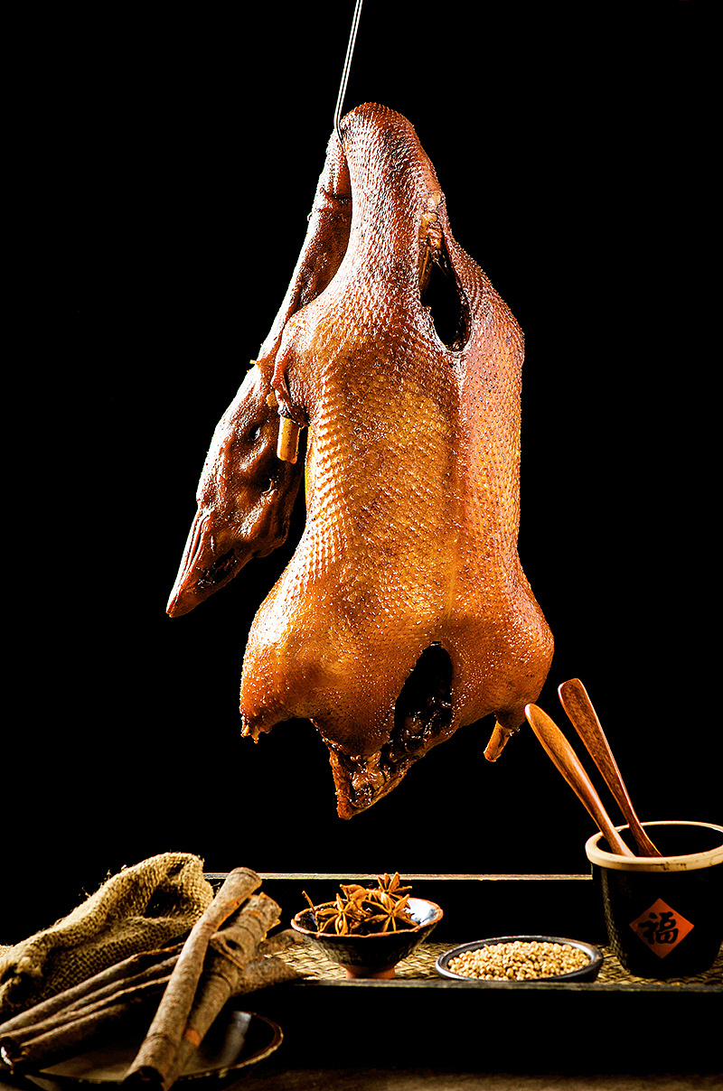 以潮汕地区特产的狮头鹅,肉质肥美,卤鹅是地方风味