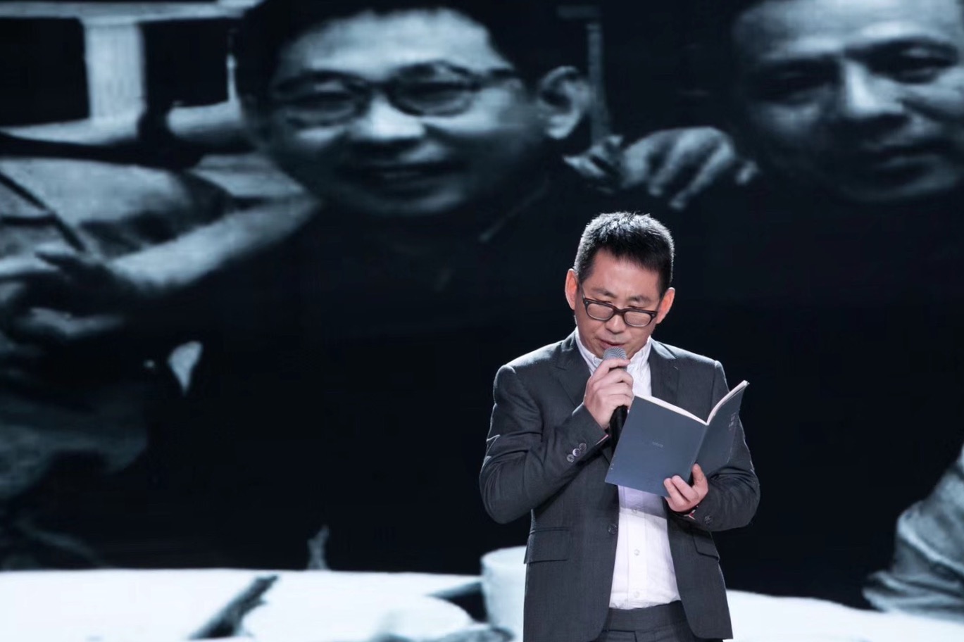  p>周扬,1974年11月出生于黑龙江哈尔滨,著名配音演员,朗诵解说艺术家