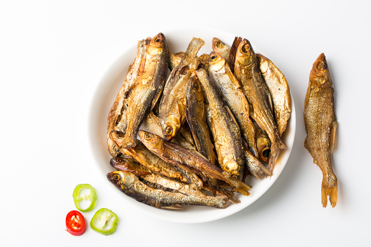  p>鱼干是指将新鲜鱼类经充分晒干而成.