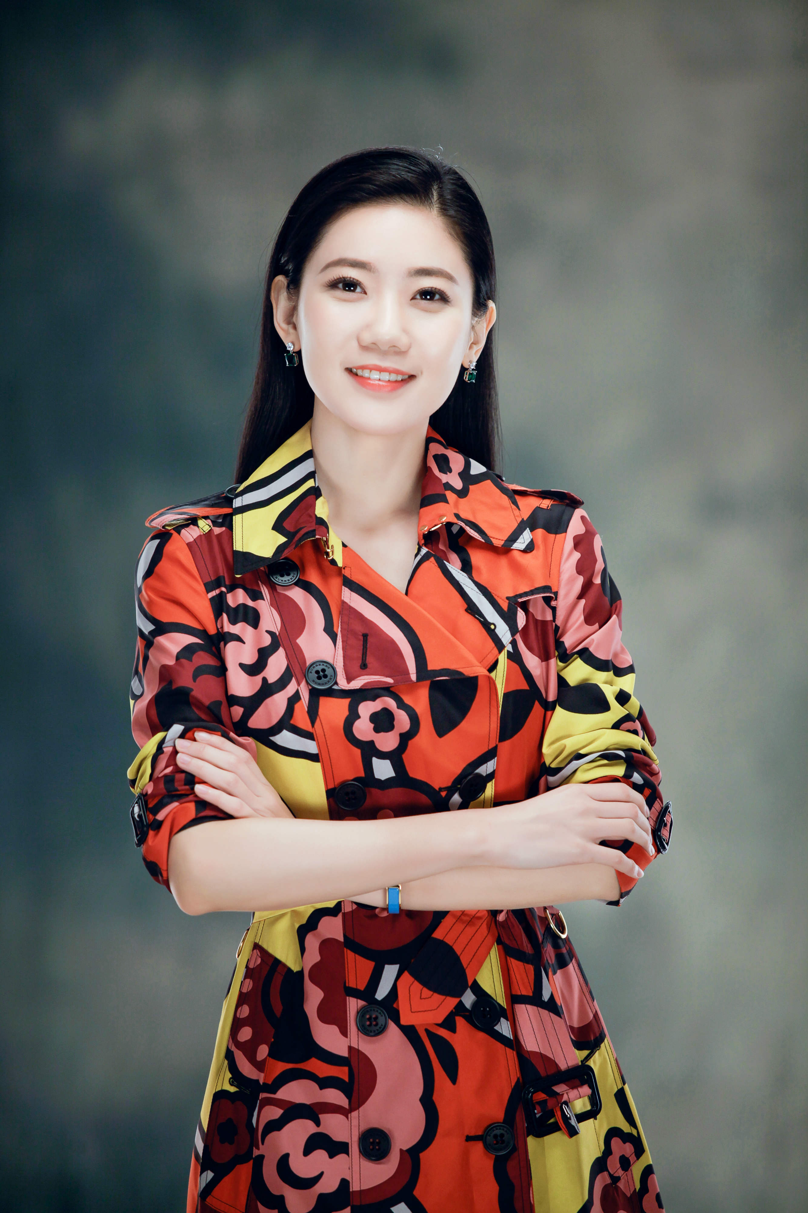  p data-id="gnb17ma5u4">戴钰轩,女,汉族,湖南长沙人,著名主持人.