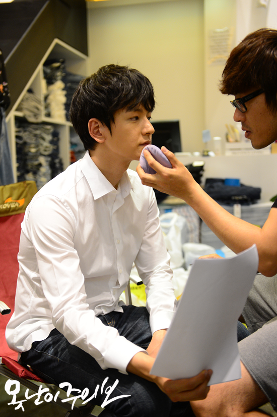  p>《丑八怪警报》是韩国sbs电视台于2013年5月20日起播出的日日