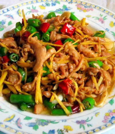  p>姜丝炒肉是一道美味可口的传统名菜,属于淮扬菜,口味咸鲜,姜香浓郁