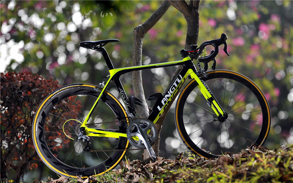 同时也是大陆近几年新兴的一个自行车品牌,狼途品牌由广东江门铭乐