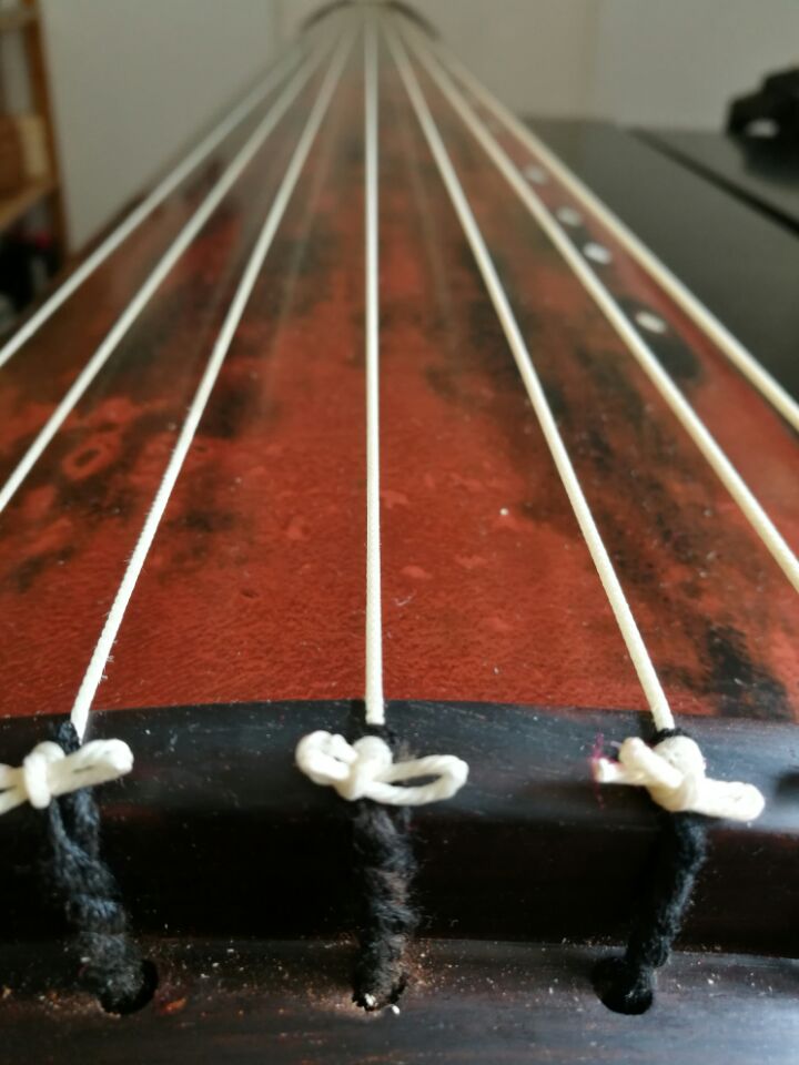  p>根据朱慧鹏所著《斫琴法式》记载,指古琴丝弦的六种特性,润,匀,清