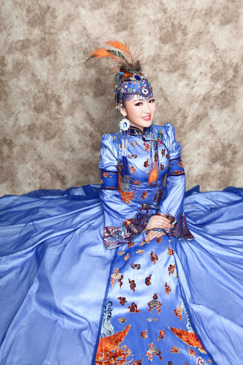  span class="ref" data-ctrid="sn7kaw6hcxkn">达斡尔族女高音歌唱家