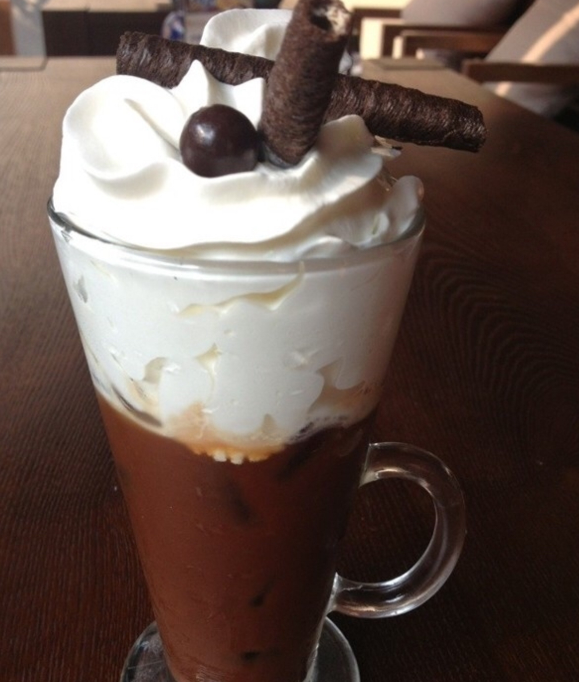 chocolate coffee),是冰块,冻咖啡,鲜奶,焦糖,巧克力酱,忌廉,巧克力碎