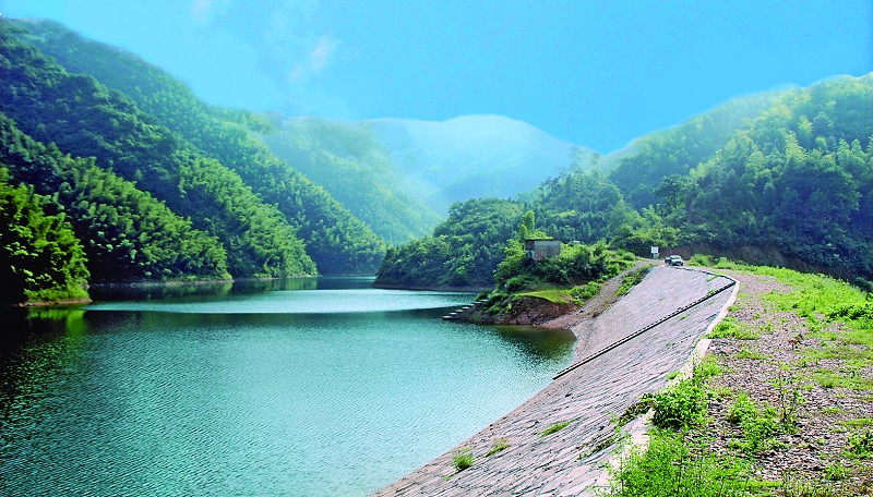  p>大丰山位于距清流县城45公里的赖坊乡动员罗村里东南,最高峰为 a