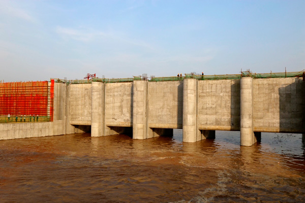 dike) 是位于中国长江下游左岸安徽省安庆市境内的重要堤防,南临长江