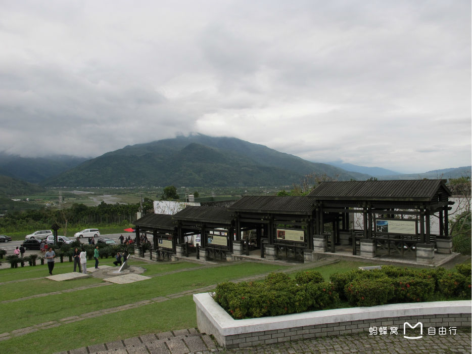  p>是台湾东部纵谷地形景观,夹于 a target="_blank" href="/item