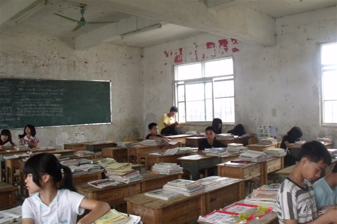 罗定罗平二中,前身是罗平公社林业中学,创办于1963年,校址罗平长岗坡