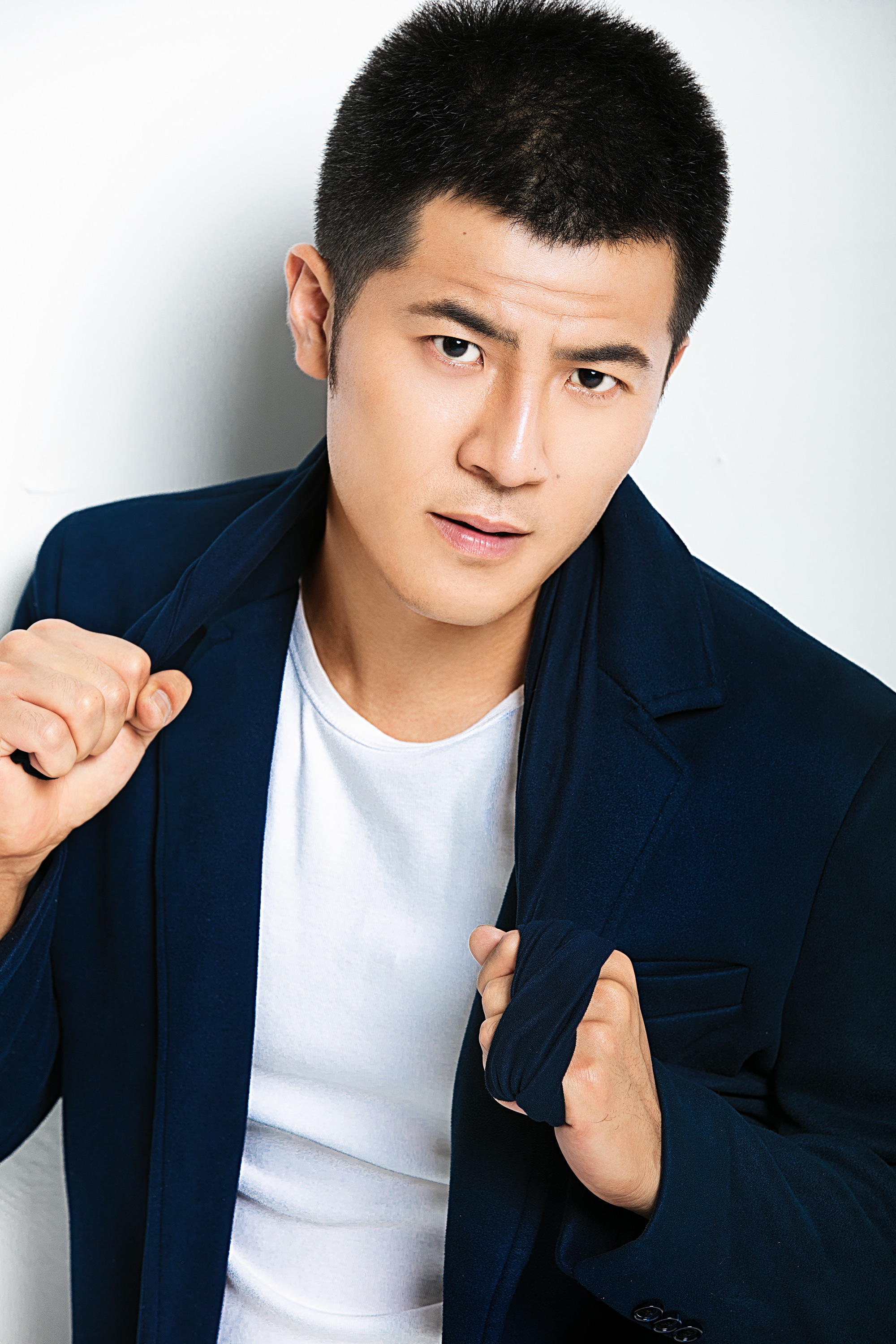 1984年8月1日 出生于山东省济南市莱芜区,中国内地影视男演员,毕业于