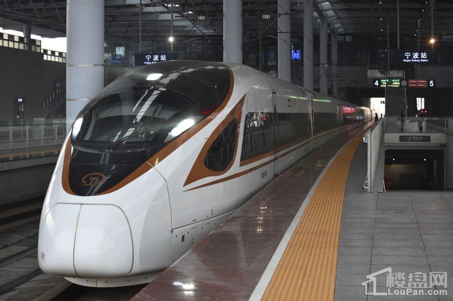  p>g7030次列车是从上海站开往南京南的高铁列车,属上海局管辖,列车