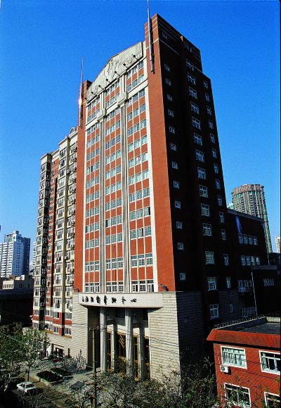  p>上海话剧艺术中心建于1995年1月23日,是由原 a target="_blank"