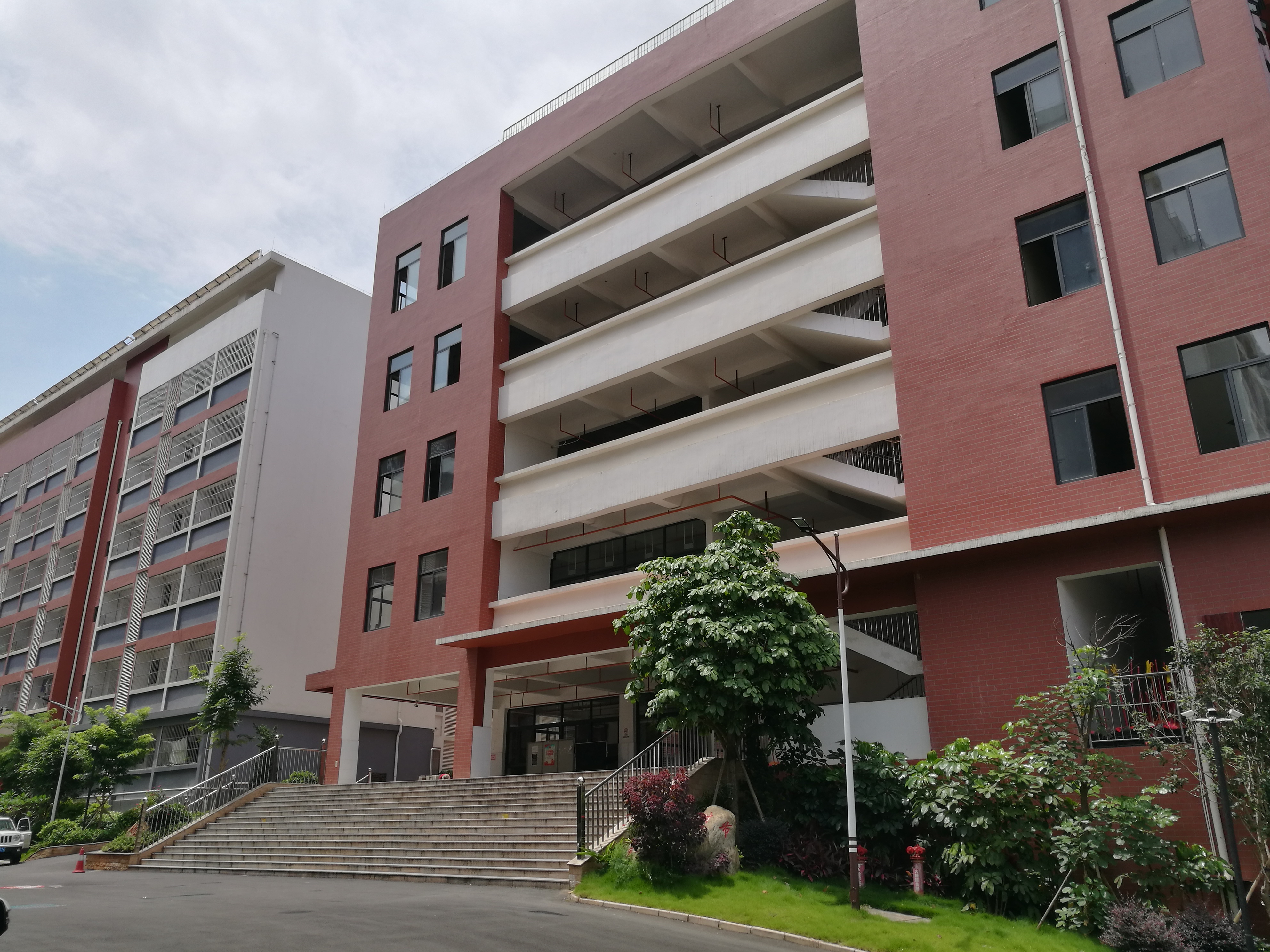 南宁三美学校