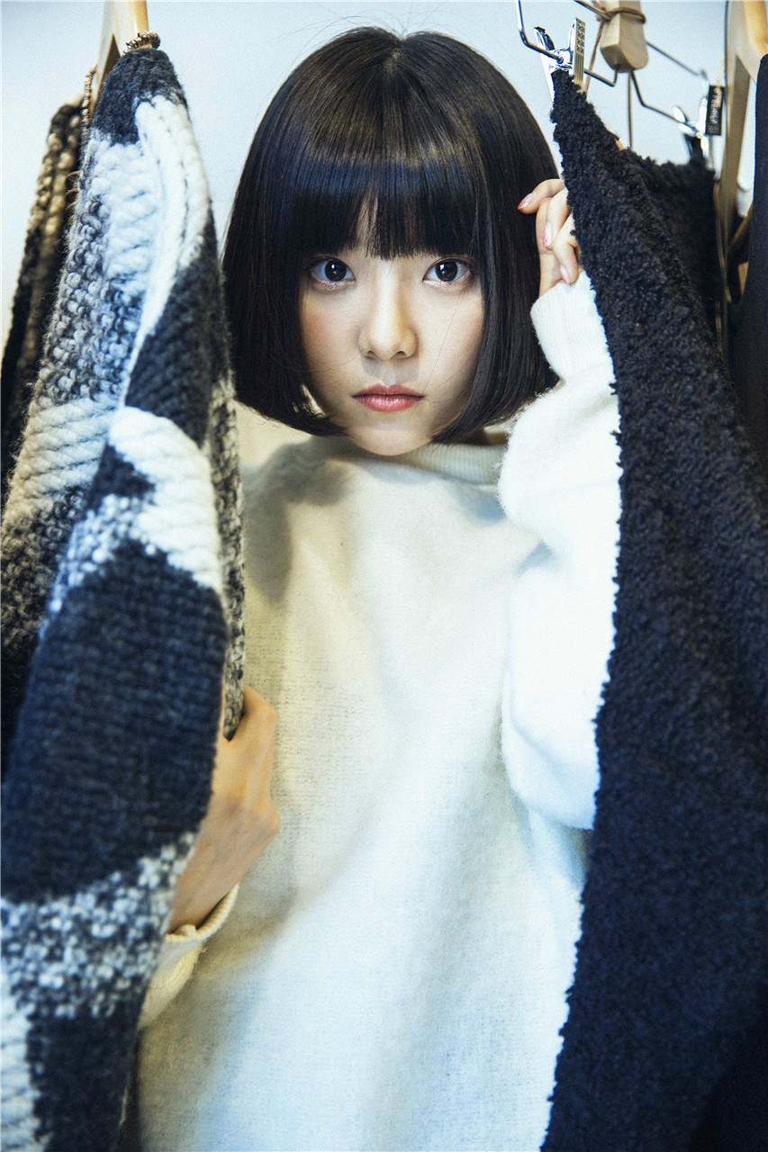  p>周子琰,1995年6月30日出生于河北保定,中国内地女歌手,被誉为"自习