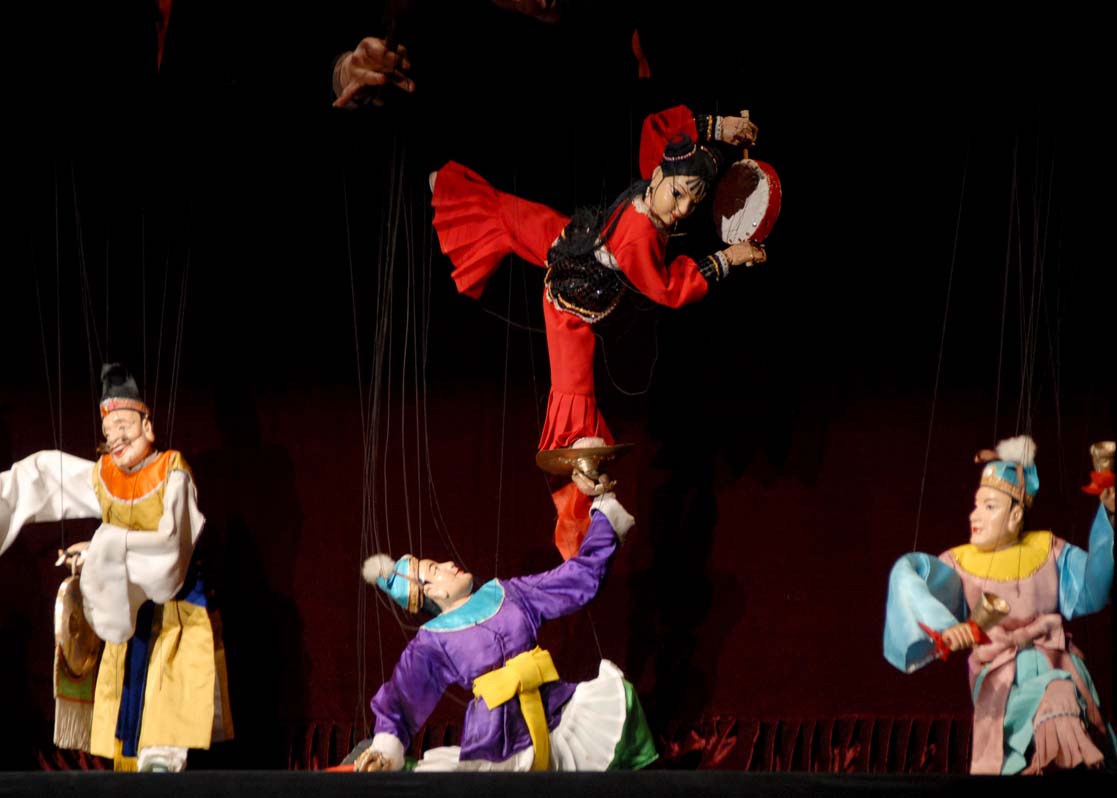  p>提线木偶戏古称悬丝傀儡,闽南俗称嘉礼,又名线戏.