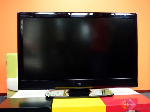  p>黑水晶面板是三星提出的概念,其实就是在面板上涂了一层黑色透光