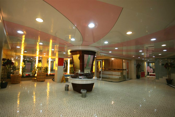  p data-id="gnvf6b05iq">泰安凯撒金殿温泉会馆以全新的人文休闲理念