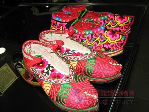 云云鞋,是羌族人在喜庆日子里穿的一种自制