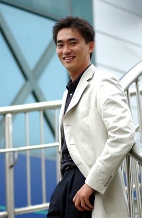  p>金锡勋1972年4月15日出生在韩国首尔,毕业于 a target="_blank"