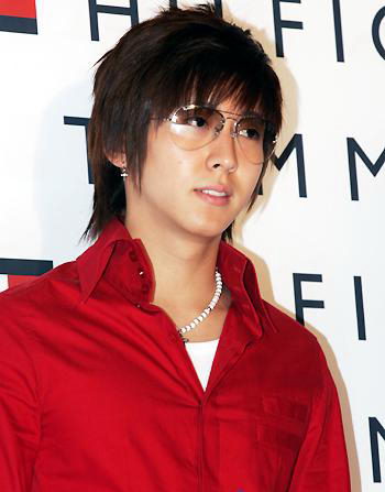  p data-id="gnryjw1xcv">brian,原名朱珉奎,1981年1月10日出生于美国